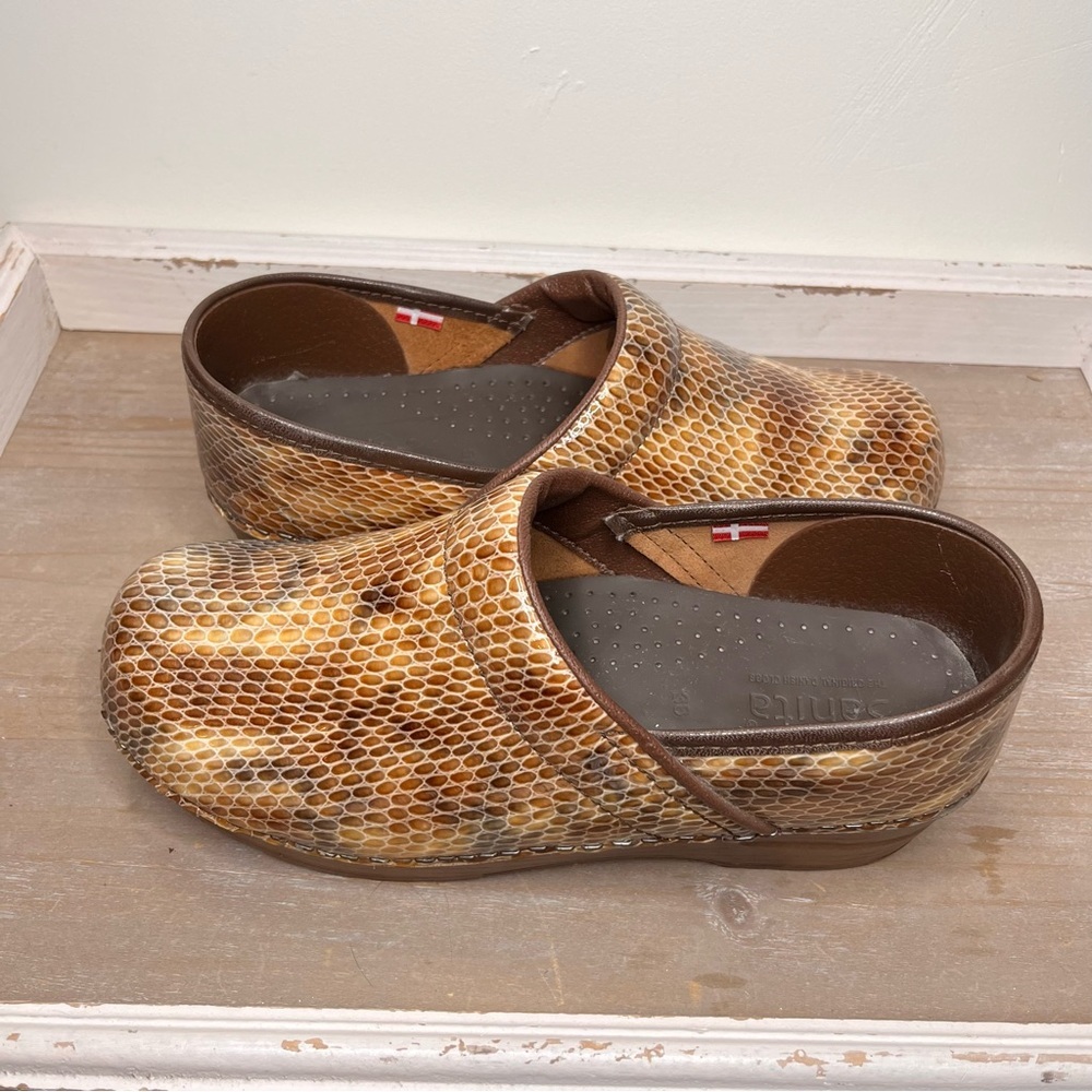 Sanita Tan Snake Skin Embossed Leather Women’s Clogs Rare-Size 38EU, 7.5-8US - Picture 10 of 10